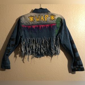 AZALEA WANG GRAPHIC GRAFFITI CROPPED DENIM JACKET SIZE: MEDIUM